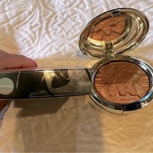MAC Highlighter in Snowflushed